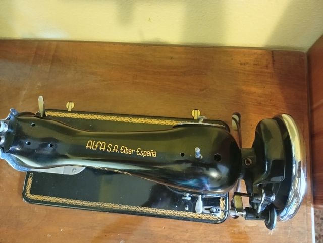 Máquina de coser Alfa clásica