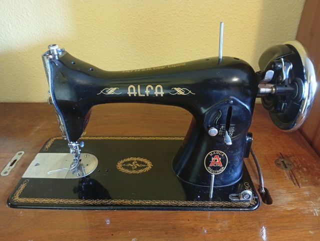 Máquina de coser Alfa clásica