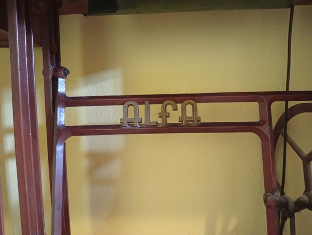 Máquina de coser Alfa clásica