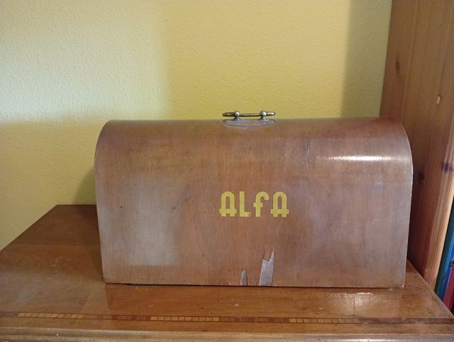 Máquina de coser Alfa clásica