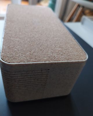 Coluna Bluetooth com Carregamento Indutivo