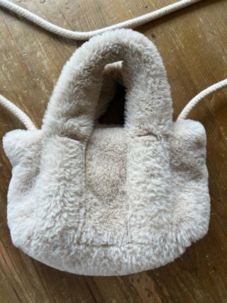 Bolso de pelo Zara niña beige