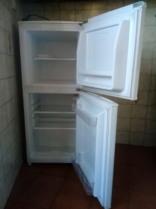 Nevera blanca casi nueva