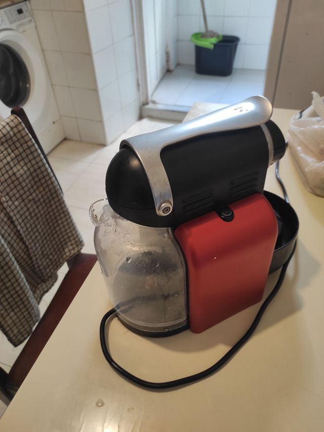 Cafetera Delonghi Nespresso EN95.R Roja