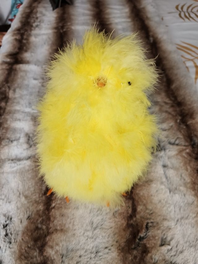 Figura pollito amarillo decorativo