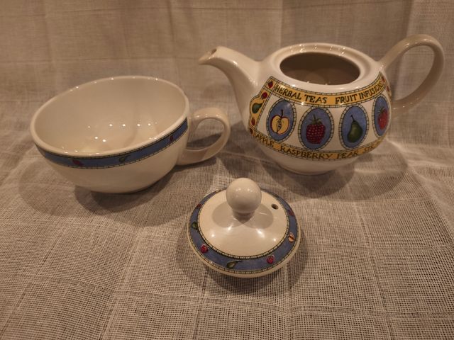 Conjunto Tetera y Taza Porcelana Inglesa