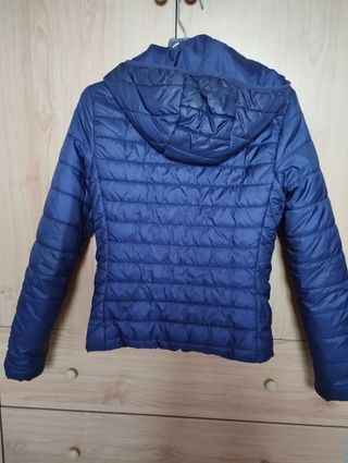 Cazadora Bershka azul con capucha