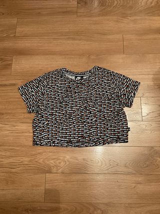Top deportivo Nike negro estampado