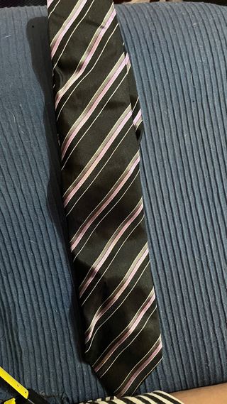 Corbata Negra con Rayas Moradas y Grises
