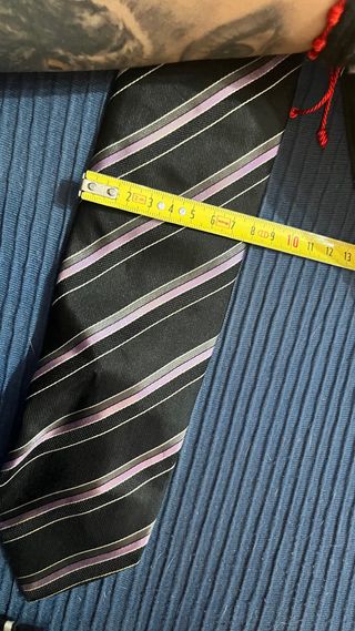 Corbata Negra con Rayas Moradas y Grises