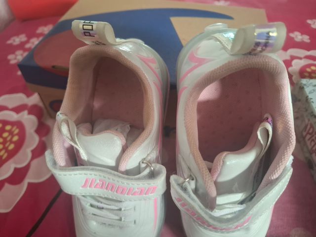 Zapatillas con ruedas y luces