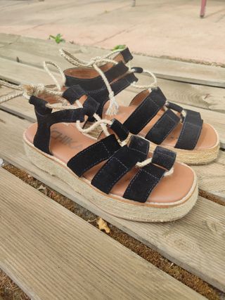 Sandalias Chika10 Negras y Beige