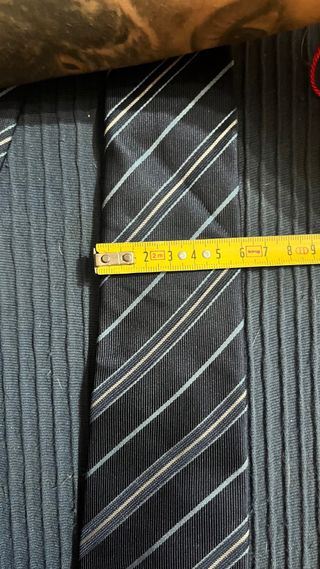 Corbata de rayas negra y gris