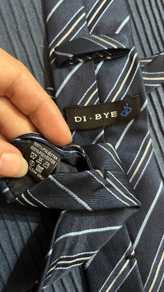 Corbata de rayas negra y gris
