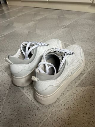 Zapatillas Stonefly grises y blancas