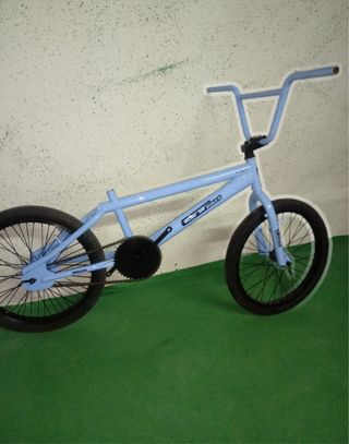 Bicicleta BMX GT Azul se cambia  bicicleta montaña