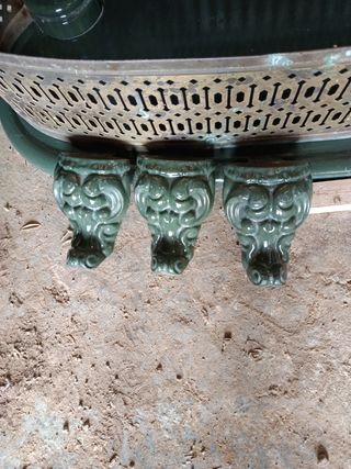 Chimenea de hierro fundido verde y dorada