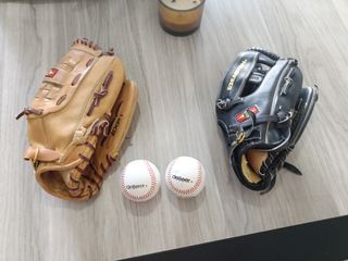 2 Guantes de Béisbol Easton Cuero