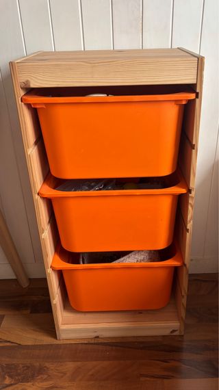 Estantería Pino IKEA con 3 Cestas Naranja