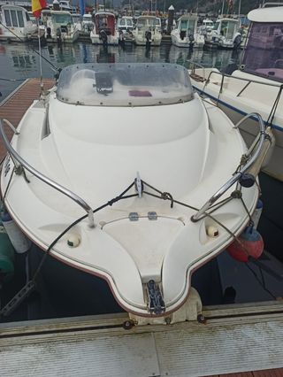 Se vende embarcación Quicksilver modelo 470.