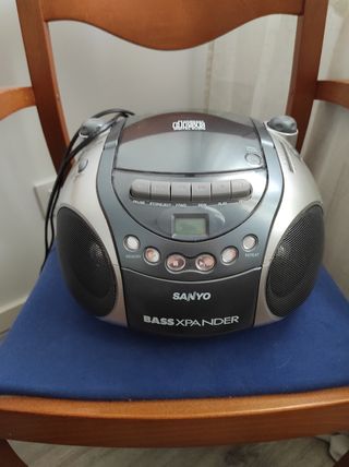 Radio CD y Cassette Sanyo Bass Xpander
