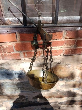 Antigua balanza de metal