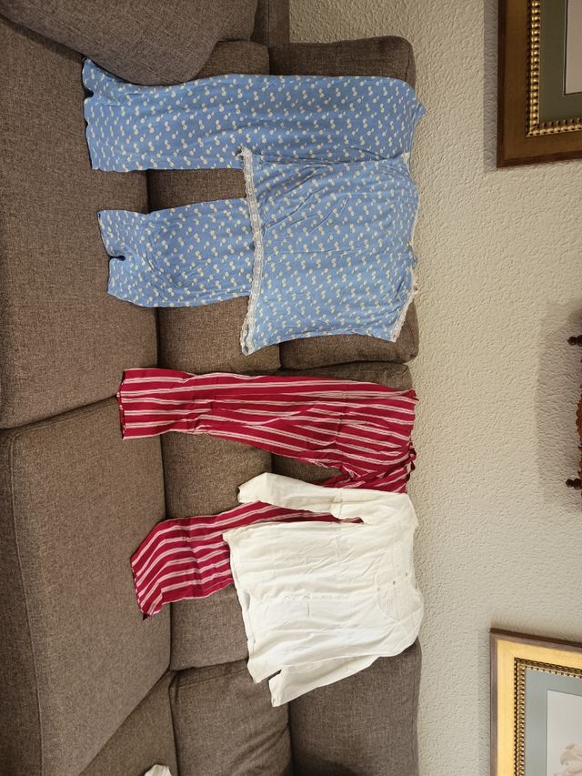 Pijama azul y rojo...10€ cada uno