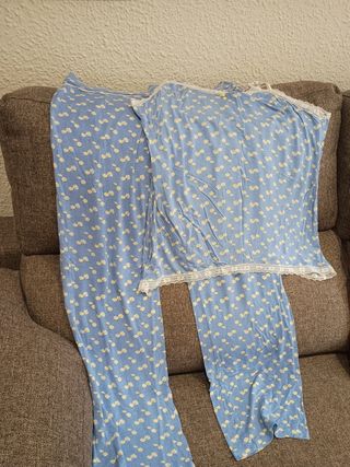 Pijama azul y rojo...10€ cada uno