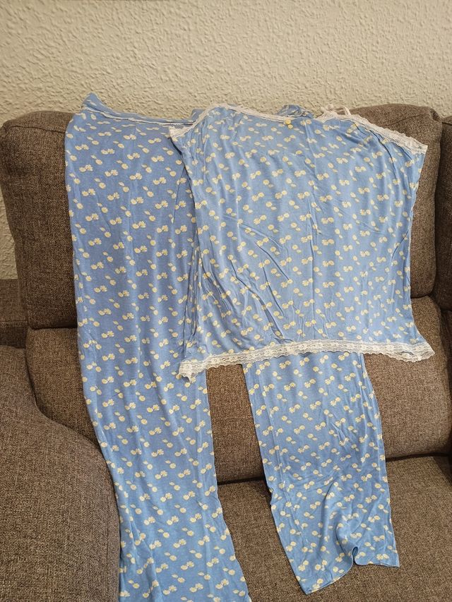 Pijama azul y rojo...10€ cada uno