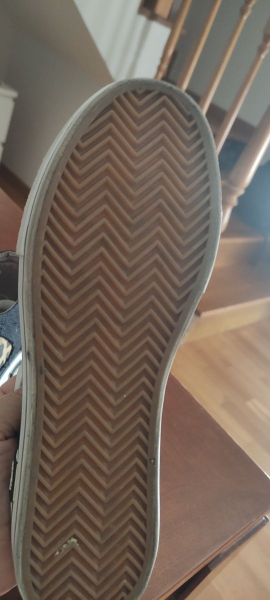 Zapatillas CaféNoir negras y doradas