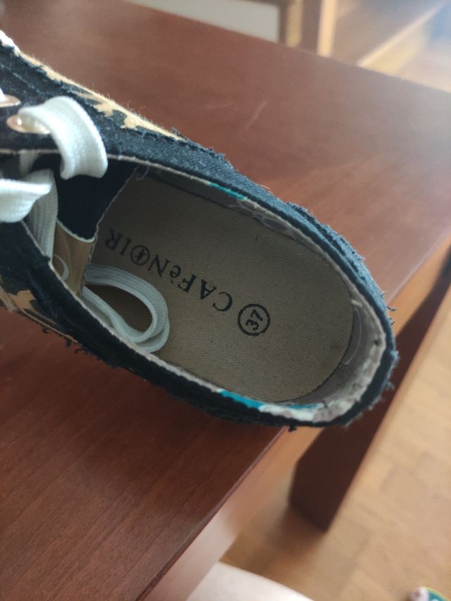 Zapatillas CaféNoir negras y doradas