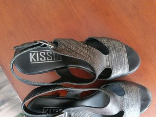 Sandalias de tacón plateadas y negras