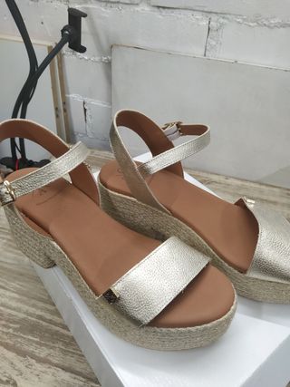 Sandalias Popa doradas talla 40