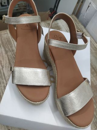 Sandalias Popa doradas talla 40