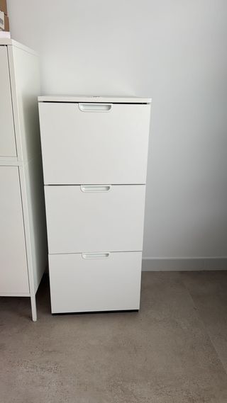 Archivador blanco de plástico
