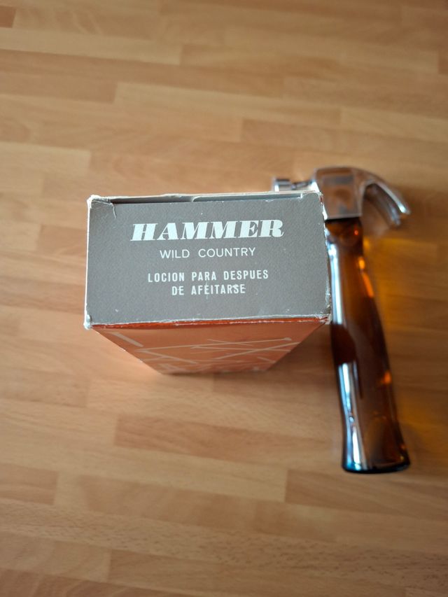 Avon Vintage - Martillo y Caja de Clavos