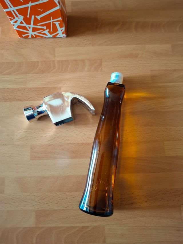 Avon Vintage - Martillo y Caja de Clavos