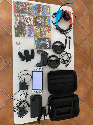 Pacchetto Nintendo Switch: console + 8 giochi 