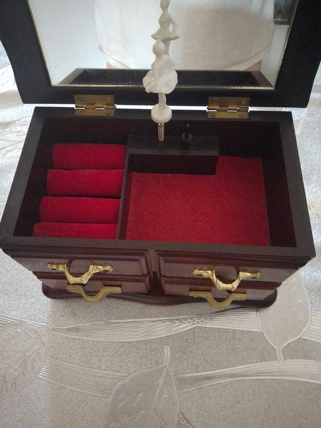 Joyero vintage con bailarina