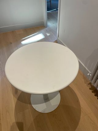 Mesa redonda de cocina blanca