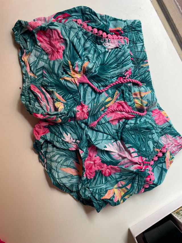 short niña estampado tropicales