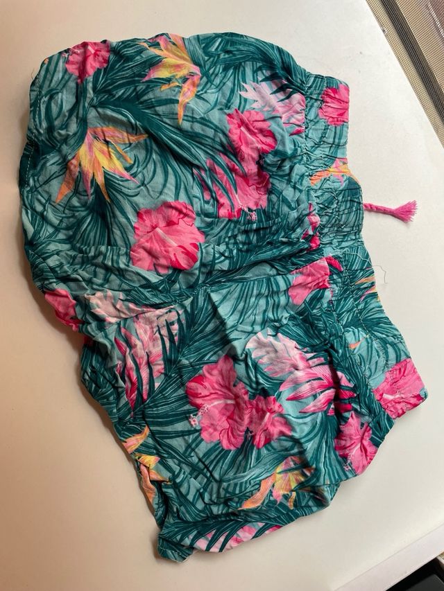 short niña estampado tropicales