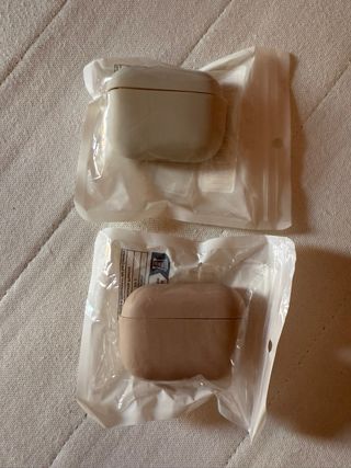 2 Fundas para AirPods Pro 2nd generación.