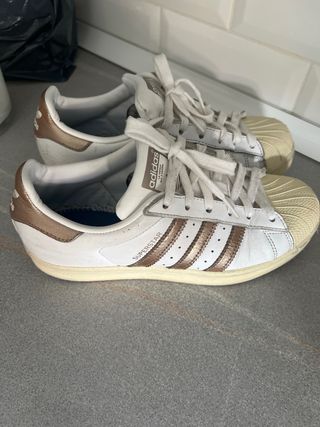 Zapatillas Adidas Superstar Doradas Blancas