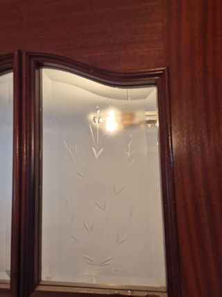 Puerta interior madera marrón oscuro