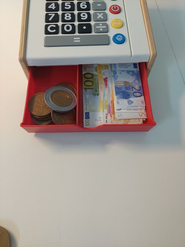 Caja Registradora Infantil con billetes y monedas.