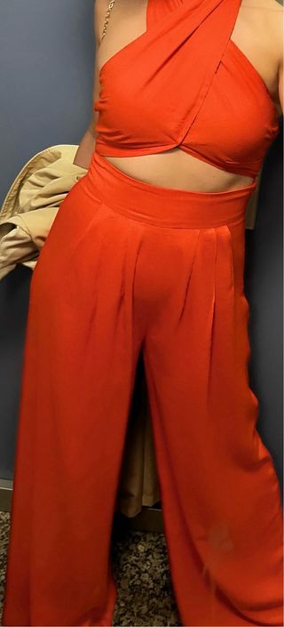 Mono elegante naranja