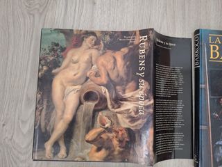 Una colección de libros de tapa dura en excelente