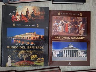 Una colección de libros de tapa dura en excelente