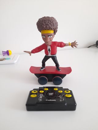 Muñeco Skate Teledirigido